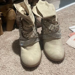 Not rated booties. Worn a few times. Small scuff on outside of each boot